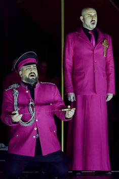 Efe Kislali (Radames), Luciano Batinić (Ramfis); Hrvatsko narodno kazalište u Zagrebu i Hrvatsko narodno kazalište Ivana pl. Zajca, Rijeka: Giuseppe Verdi, <em>Aida</em>, dir. Antonello Allemandi, red. Bálazs Kovalik, foto: © Mirko Cvjetko