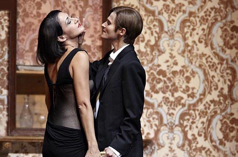 Myrtò Papatanasiu (Alcina), Sophie Marilley (Ruggiero); Staatstheater Stuttgart (Državno kazalište u Stuttgartu): Georg Friedrich Händel: Alcina; dir. Sébastien Rouland, red. Jossi Wieler i Sergio Morabito, foto: A. T. Schaefer