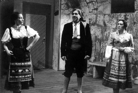 Tonka Štetić (Lola), Ilija Žižak (Turiddu) i Andrica Dumanić (Santuzza) – Pietro Mascagni, Cavalleria rusticana, Narodno kazalište Split, 1955.