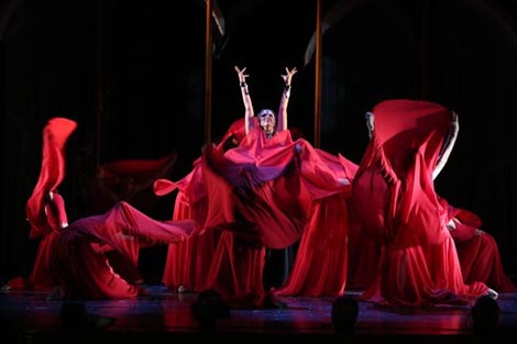 Hrvatsko narodno kazalište u Osijeku: Emmerich Kálmán, Bajadera, dir. Filip Pavišić, red. Nenad Glavan