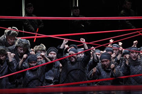 Pfalztheater Kaiserslautern: Modest Petrovič Musorgski, Boris Godunov, dir. Til Hass, red. K. J. Schildknecht