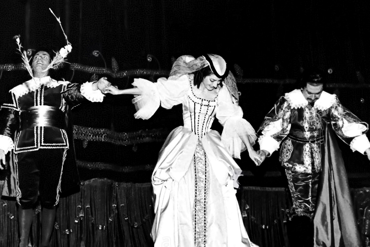 Giuseppe di Stefano (Riccardo), Maria Callas (Amelia) i Ettore Bastianini (Renato) na otvorenju sezone 1957./1958. u Scali, Giuseppe Verdi, <em>Krabuljni ples</em> 