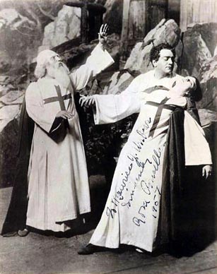 José Mardones (Otac Gvardijan), Enrico Caruso (Don Alvaro) i Rosa Ponselle (Leonora) – Giuseppe Verdi, Moć sudbine, Metropolitan Opera New York, 1918.