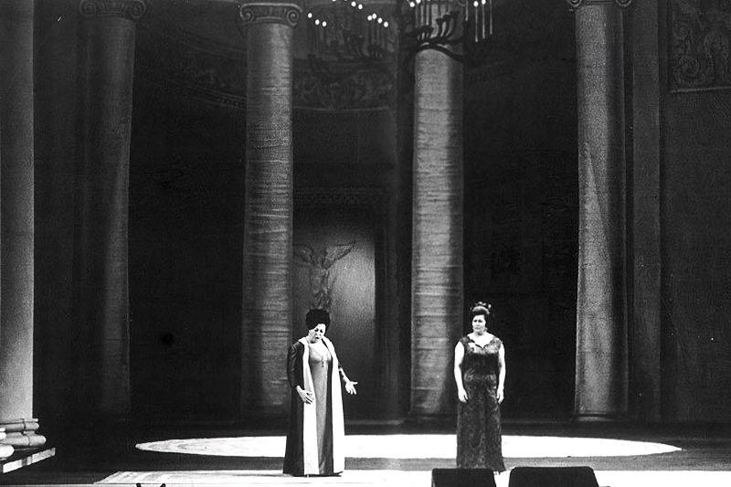 Regine Crespin i Biserka Cvejić pjevaju duet Gioconde i Laure, Amilcare Ponchielli – <em>Gioconda</em>, Gala oproštajni koncert od stare zgrade Metropolitana, 16. travnja 1966. 