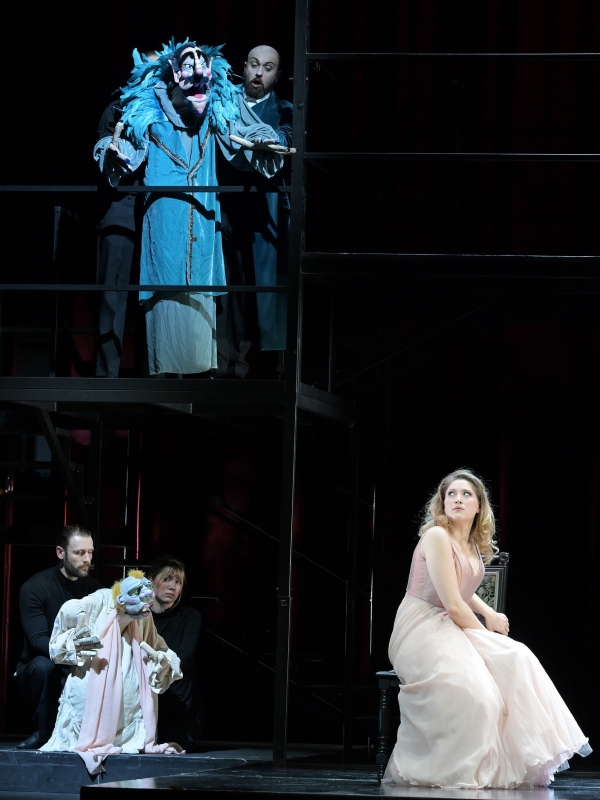 Darija Auguštan kao Antonia, J. Offenbach, <em>Hoffmannove priče</em>, Opera u Düsseldorfu