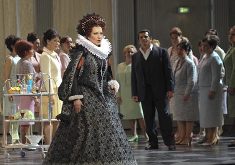 Galina Šesterneva (Elizabeta), Jorge Lagunes (Posa); Nationaltheater Mannheim: Giuseppe Verdi, Don Carlo, dir. Alois Seidlmeier, red. Jens-Daniel Herzog, foto: Jörg Michel