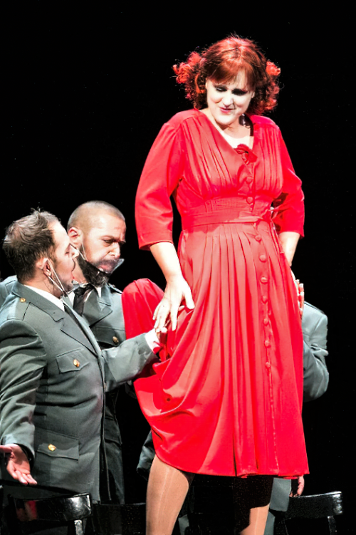 Dubravka Šeparović-Mušović (Carmen) i zbor Opere, Georges Bizet <em>Carmen</em>, HNK u Zagrebu, 2020.