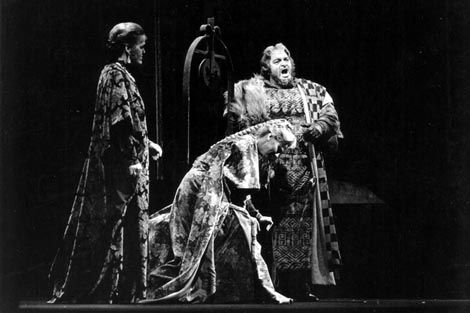 Mila Kirinčić (Eva), Branka Beretovac (Jelena) i Ferdinand Radovan (Zrinjski) – Ivan pl. Zajc, Nikola Šubić Zrinjski, HNK u Zagrebu