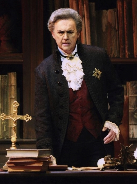 Giorgio Surian kao Scarpia u klasičnoj inscenaciji Puccinijeve <em>Tosce</em>