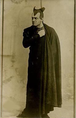 Giovanni Scarneo (Ivan Škarneo) kao Boitov Mefistofele