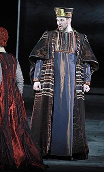 Goran Jurić (Veliki Balov svećenik); Teatro dell Opera, Rim, Giuseppe Verdi, Nabucodonosor, dir. Riccardo Muti, red. Jean-Paul Scarpitta, 2011.