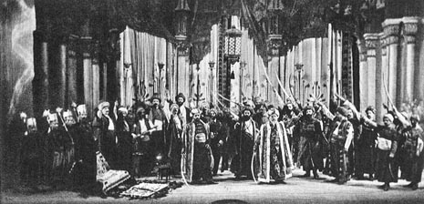 Nikola Šubić-Zrinski, premijera 1. listopada 1909. dir. Srećko Albini, red. Gjuro Prejac. Na slici Stanislav Jastrzebski (Sokolović), Tošo Lesić (Sulejman) i muški zbor