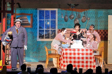 George Gagnidze (Tonio), Patricia Racette (Nedda); The Metropolitan Opera, New York: Ruggero Leoncavallo I pagliacci, dir. Fabio Luisi, red. David McVicar, foto: Cory Weaver/Metropolitan Opera