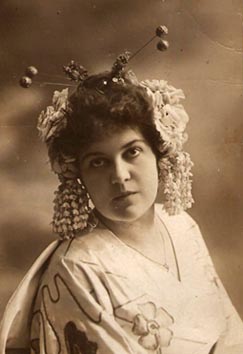 Irma Polak (Cho-Cho-San) – Giacomo Puccini, Madame Butterfly, 1910.