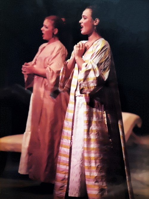 Cecilija Car (Dorabella) i Iva Hraste (Fiordiligi), Wolfgang Amadeus Mozart <em>Cosi fan tutte</em>, HNK u Zagrebu, premijera 1989.