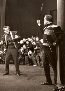 Drago Bernardić (Rocco) i Ivan Francl (Pizzarro) – Ludwig van Beethoven, Fidelio, HNK u Zagrebu, obnova, 22. svibnja 1960.
