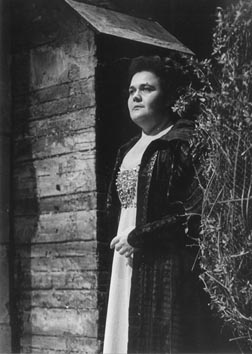 Ivanka Boljkovac (Leonora); Hrvatsko narodno kazalište u Zagrebu, Giuseppe Verdi, Trubadur, dir. Edoardo Müller, red. Nenad Turkalj, 1985.