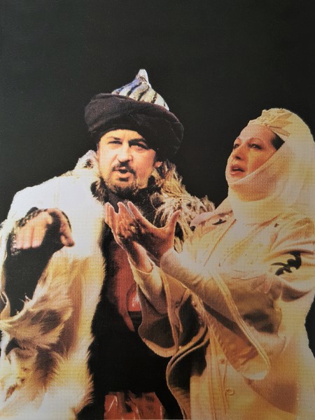 Ivica Šarić (Aga Hasanaga) i Margit Tomik (Mati Hasanagina), Asim Horozić <em>Hasanaginica</em>, Narodno pozorište u Sarajevu, praizvedba 18. ožujka 2000. 