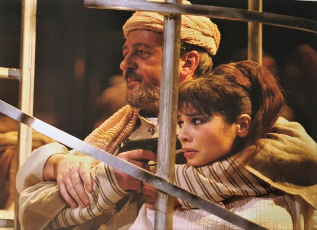Ivica Šarić (Zaccaria ) i Sanela Redžepagić (Fenena), Giuseppe Verdi <em>Nabucco</em>, Narodno pozorište u Sarajevu, premijera 2004. 