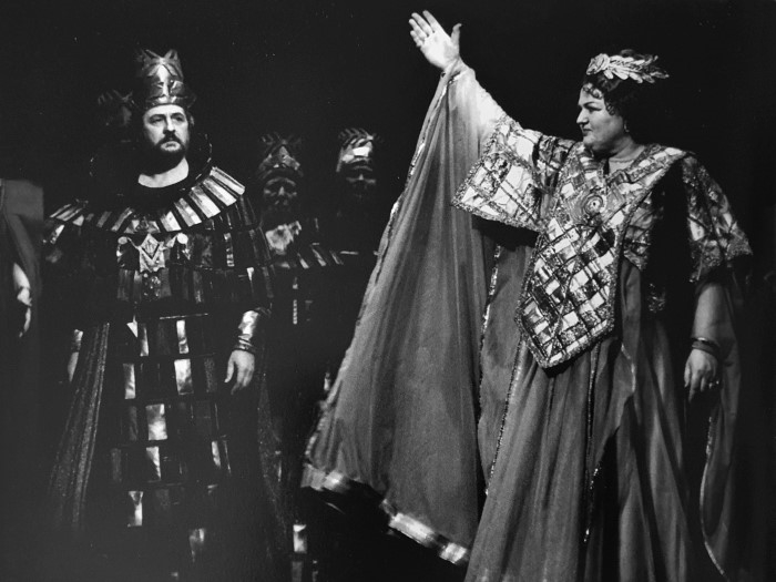 Ivica Šarić (Oroveso) i Mirella Toić (Norma), Vincenzo Bellini <em>Norma</em>, HNK Ivan pl. Zajca, Rijeka, 1996.