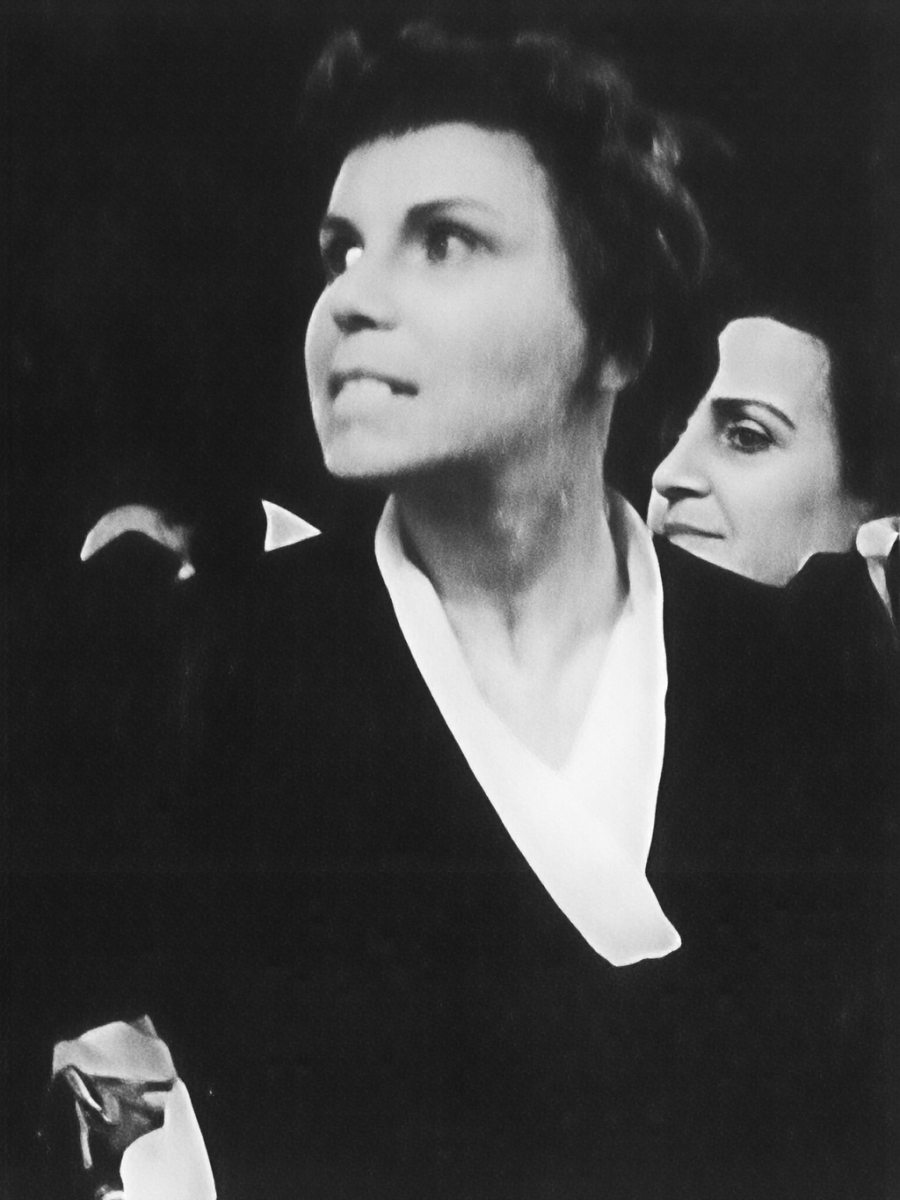 Jana Puleva (Rona) i Zbor Opere, Boris Papandopulo, <em>Rona</em>, Narodno kazalište „Ivana Zajca“ Rijeka, praizvedba 25. svibnja 1955.