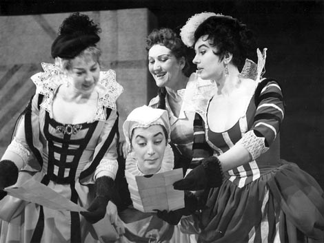 Janja Hanžek (Mrs Alice Ford), Badema Sokolović (Mrs Quickly), Vera Grozaj (Nannetta) i Tatjana Slastjenko (Mrs Meg Page) – Giuseppe Verdi, Falstaff, HNK u Zagrebu, 1958.