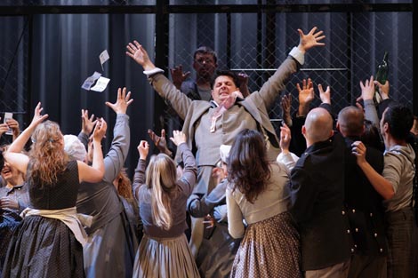 Stjepan Franetović (Števa Burja) i Zbor Opere; Hrvatsko narodno kazalište u Zagrebu: Leoš Janáček, Jenůfa, dir. Srboljub Dinić, red. Ozren Prohić, foto: © Mirko Cvjetko