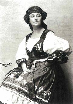 Vika Engel kao Crkvenjarka