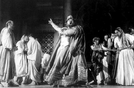 Krunoslav Cigoj (Neron), Zlatomira Nikolova (Rubria) i zbor Opere – Arrigo Boito, Neron, Peristil. Splitsko ljeto, prva hrvatska izvedba 16. srpnja 1989.