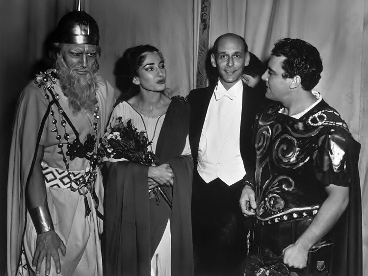 Cesare Siepi, Maria Callas, Rudolf Bing i Mario del Monaco nakon izvedbe <em>Norme</em> u Metropolitanu 1956.