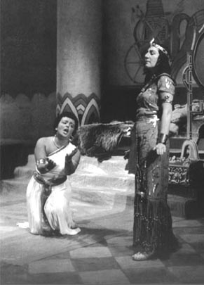 Dragica Martinis (Aida) i Marijana Radev (Amneris) – Giuseppe Verdi, Aida, HNK u Zagrebu, 1947., foto: Mladen Grčević