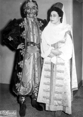 Boris Hristov (Kočubej) i Marijana Radev (Ljubov) u pauzi prve talijanske izvedbe opere Mazepa Petra Iljiča Čajkovskog na festivalu Maggio Musicale Fiorentino 1954.