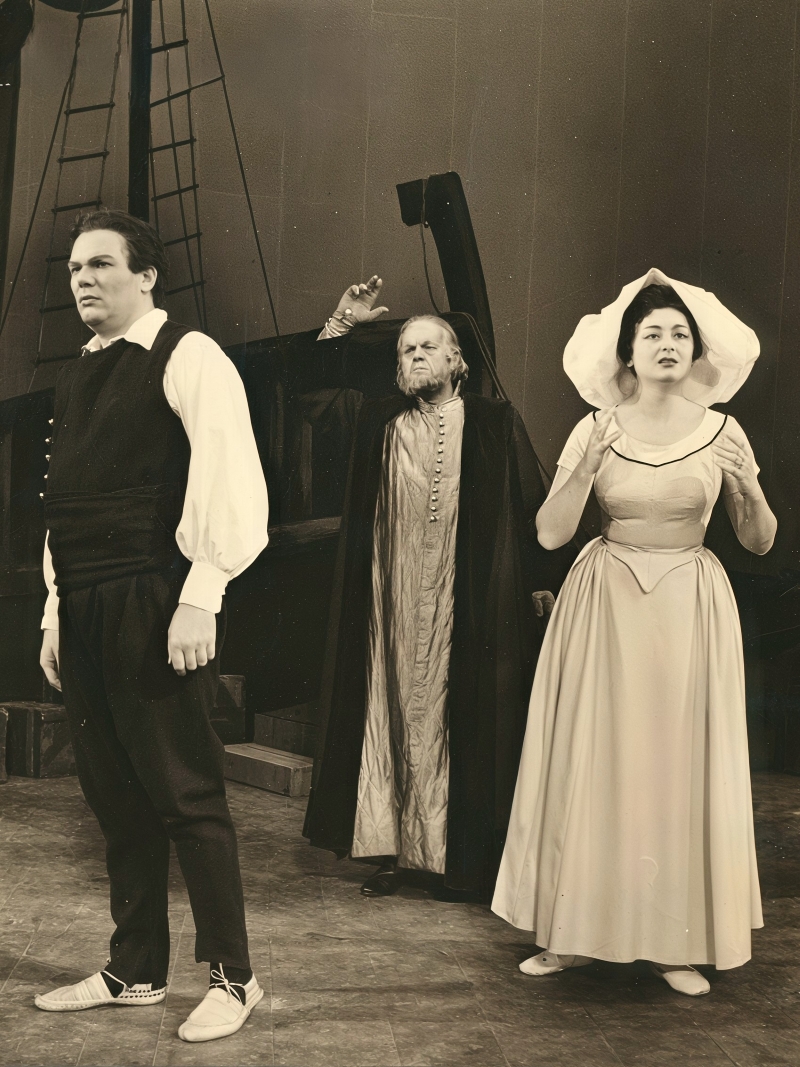 Piero Filippi (Marko Polo), Ivan Francl (Nikola) i Mirka Klarić (Serenella, Danica, Zlatni krin, Daničina kći i Oretta) na praizvedbi opere <em>Marko Polo</em> 3. prosinca 1960. u HNK-u u Zagrebu