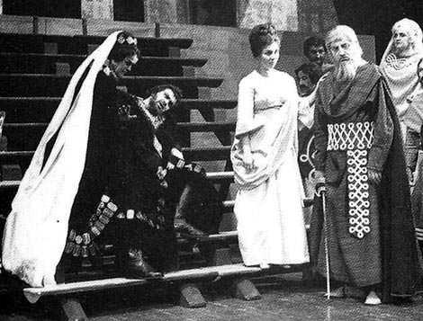 Mila Kirinčić (Irmengarda), Darinka Šegota (Zorka) i Franjo Godec (Sveslav) uz ansambl – Vatroslav Lisinski, Porin, Narodno kazalište „Ivan Zajc“ Rijeka, 1966.