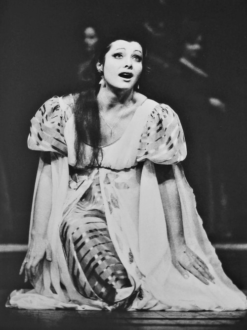 Mira Vlahović (Lucia), Gaetano Donizetti, <em>Lucia di Lammermoor</em>, HNK Split, premijera 1988.