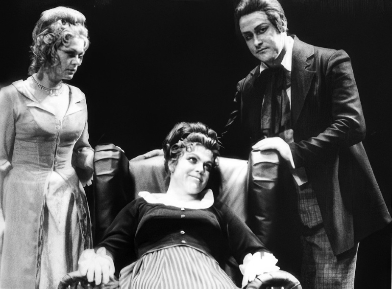 Mirjana Bohanec (Musetta), Blaženka Milić (Mimì) i Berto Matešić (Rodolfo), Giacomo Puccini, <em>La Bohème</em>, HNK u Zagrebu, 1971.