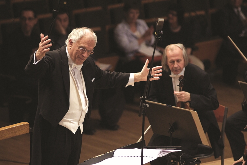 Nikša Bareza kao šef-dirigent Simfonijskog orkestra HRT-a