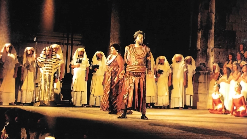 Mirella Toić (Aida), Neven Belamarić (Amonasro) i zbor Opere, <em>Aida</em>, Splitsko ljeto, Peristil 1992.