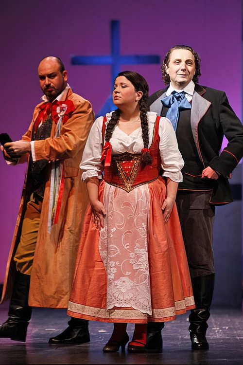 Luciano Batinić (Kecal), Valentina Fijačko (Marica) i Miljenko Đuran (Janko), Bedřich Smetana, <em>Prodana nevjesta</em>, HNK Split, premijera 2009.