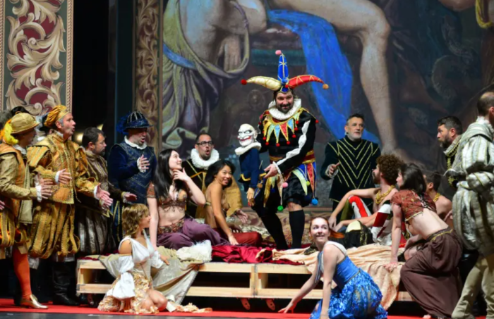 Prizor iz Verdijevog <em>Rigoletta</em>u HNK-u u Zagrebu 2023.