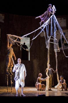 The Metropolitan Opera, New York: Philip Glass, Satyagraha, dir. Dante Anzolini, red. Phelim McDermott, foto: Ken Howard / Metropolitan Opera