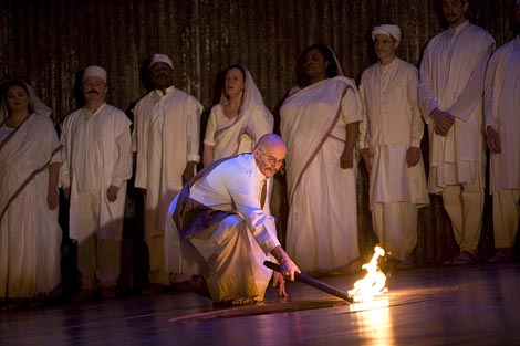 The Metropolitan Opera, New York: Philip Glass, Satyagraha, dir. Dante Anzolini, red. Phelim McDermott, foto: Ken Howard / Metropolitan Opera