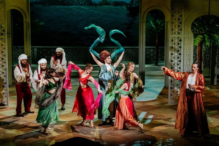 Poljska kraljevska opera, Gioachino Rossini, <em>Talijanka u Alžiru</em>, dir. Dawid Runtz, red. Jitka Stokalska