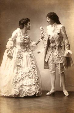 Paula Trauttner (Sofija) i Vika Engel (Octavian) – Richard Strauss, Kavalir s ružom, Zagreb, 1916.