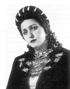 Zinka Kunc kao Leonora