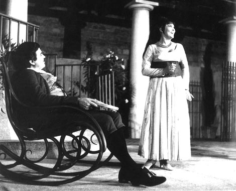 Vladimir Ruždjak (Figaro) i Nada Ruždjak (Rosina); Gioachino Rossini, Seviljski brijač, Splitsko ljeto, 1968.