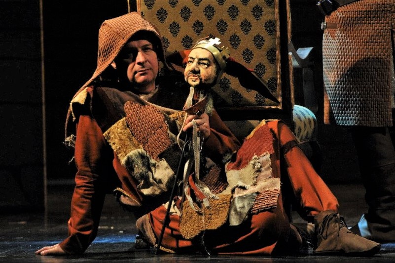 Vlaho Ljutić (Luda), Sanja Drakulić <em>Kraljevi i konjušari</em>, HNK u Osijeku, praizvedba 2011.