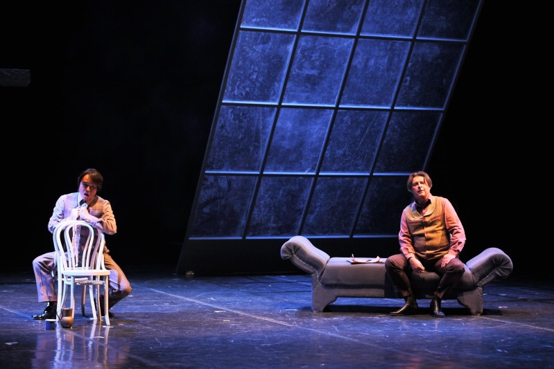 Won Whi Choi (Rodolfo) i Vlaho Ljutić (Marcello), Giacomo Puccini <em>La Bohème</em>, HNK u Osijeku, premijera 2014.