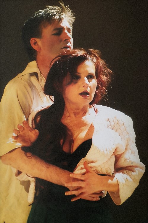 Bruce Rankin (Sergej) i Vlatka Oršanić (Katarina Izmajlova), Dmitrij Šostakovič <em>Lady Macbeth Mcenskog okruga</em>, Theater Bremen, premijera 2002. 