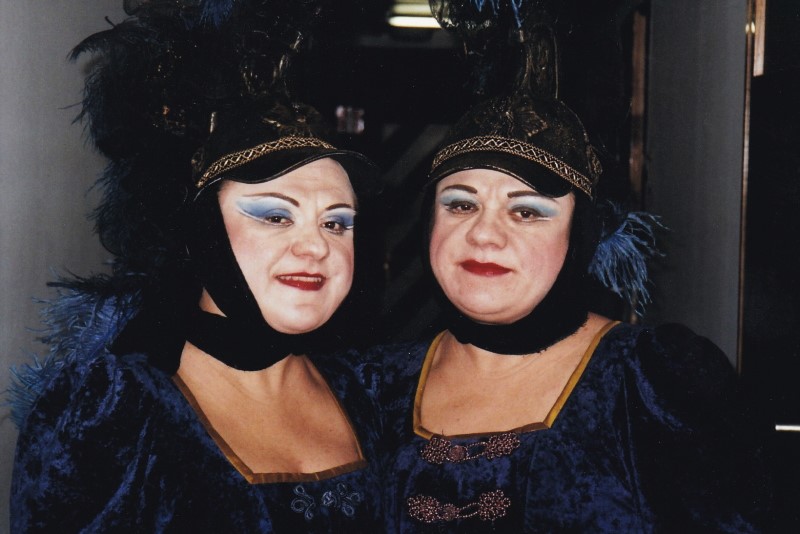 Željka Martić (Prva dama Kraljice noći) i Neda Martić (Treća dama Kraljice noći), Wolfgang Amadeus Mozart <em>Čarobna frula</em>, HNK u Zagrebu, 2006.